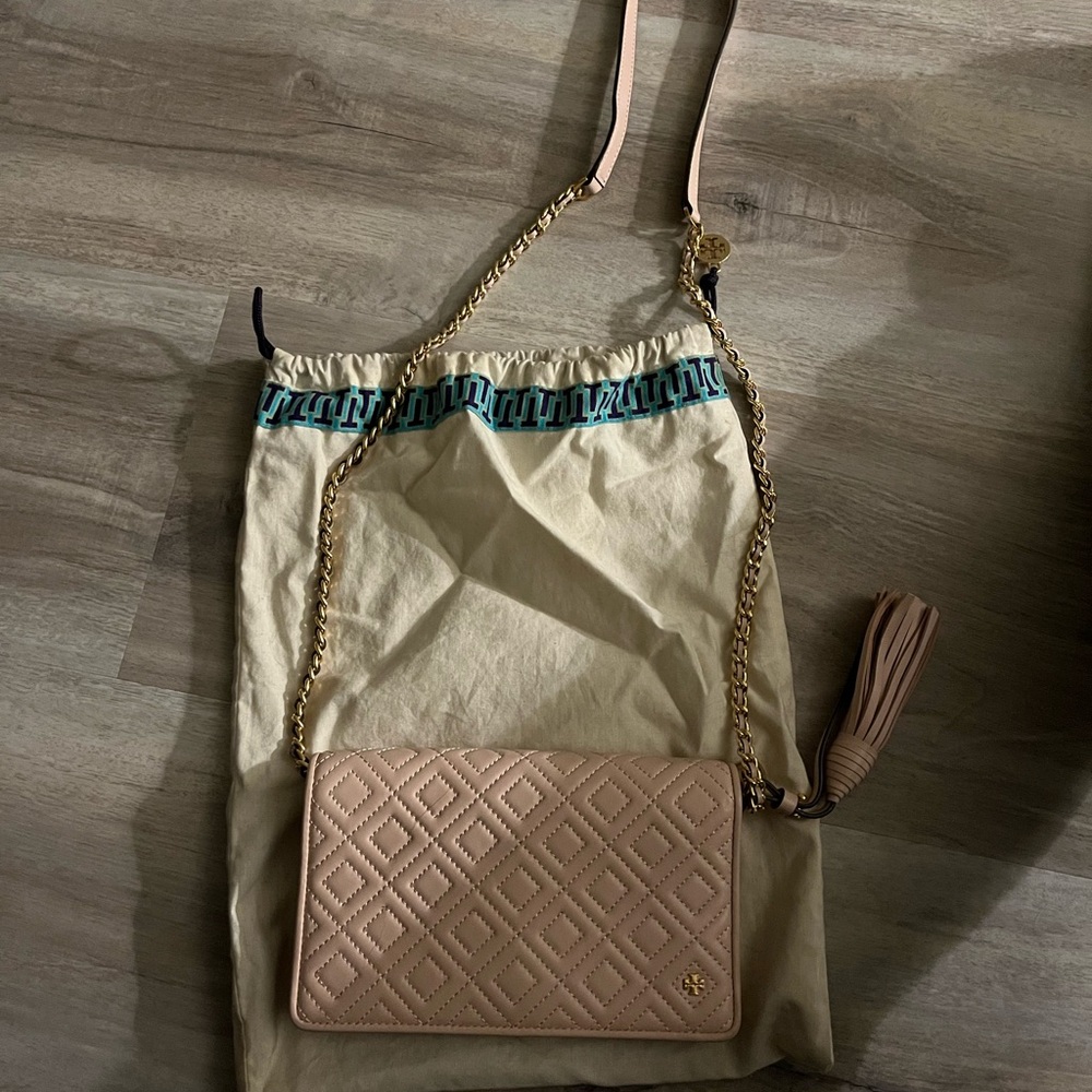 Beautiful, beautiful Tory Burch light pink Crossbody